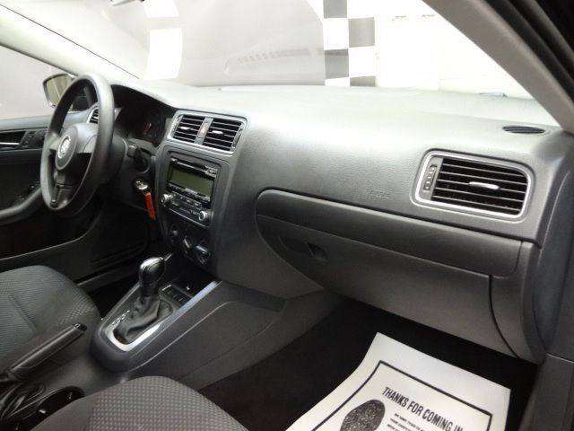 Volkswagen Jetta 2011 photo 10